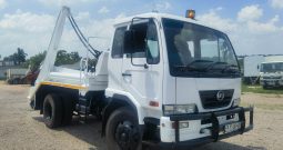 2016 NISSAN UD 85  SKIP BIN LOADER