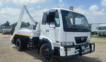 2016 NISSAN UD 85  SKIP BIN LOADER