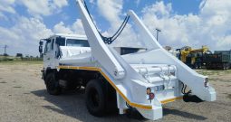 2016 NISSAN UD 85  SKIP BIN LOADER