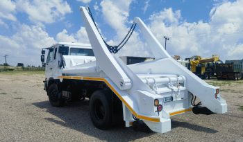 2016 NISSAN UD 85  SKIP BIN LOADER