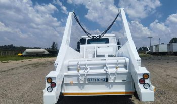 2016 NISSAN UD 85  SKIP BIN LOADER