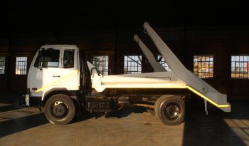 2016 NISSAN UD 85  SKIP BIN LOADER