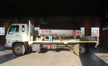 2009 MITSUBISHI FUSO INTERCOOLED FM14-213 FLAT DECK WITH FUEL TANKER