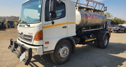 2005 HINO 500  13-234 FUEL TANKER