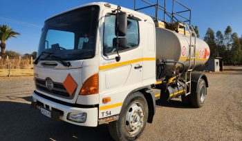 2005 HINO 500 13-234  8000L FUEL TANKER