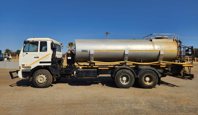 
								2010 NISSAN UD 290  18000L WATER TANKER full									