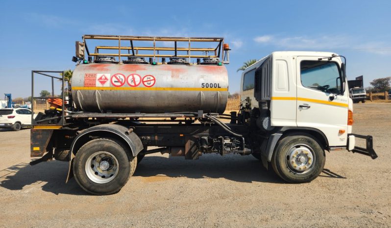 
								2005 HINO 500  13-234 FUEL TANKER full									