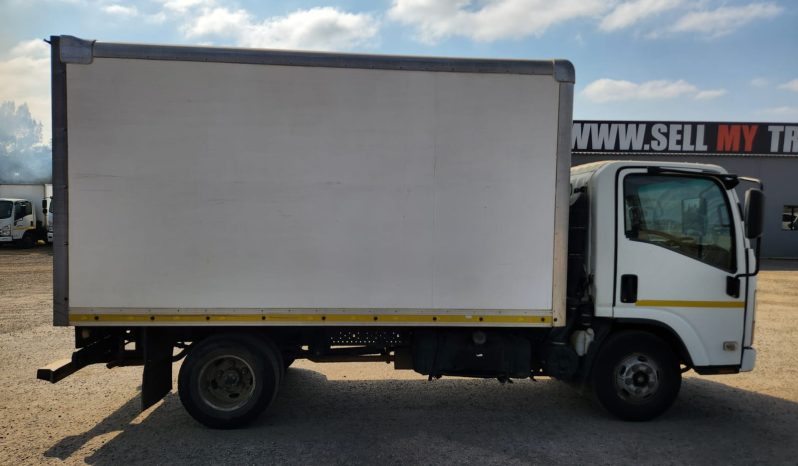 
								2012 ISUZU NPR 250 WITH CLOSED BODY full									