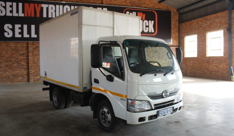 
								2016 HINO 300 614 WITH CLOSED BODY full									