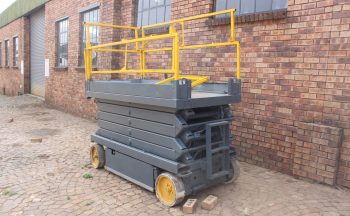 SKY JACK SCISSOR LIFT