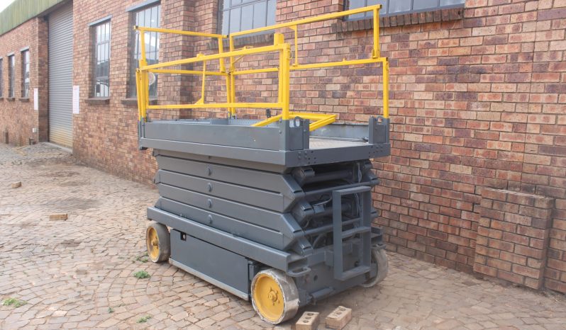 SKY JACK SCISSOR LIFT