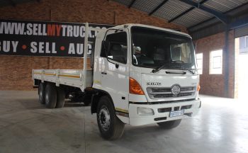 2009 HINO 15-257 TAG AXLE WITH DROPSIDES