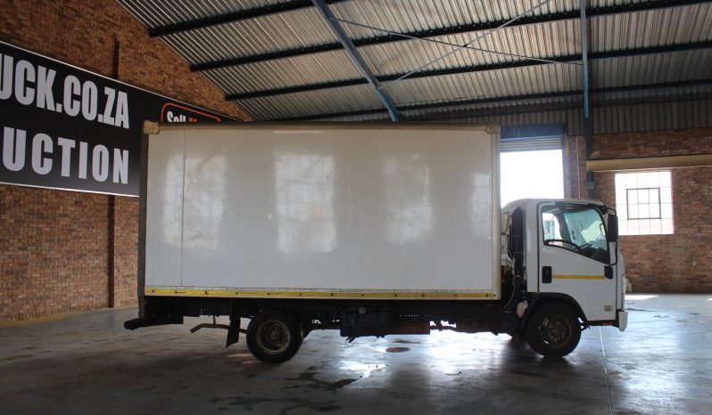 
								2015 ISUZU NMR 275 WITH CLOSED BODY full									