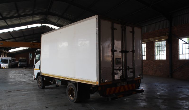 
								2014 ISUZU NMR 250 WITH CLOSED BODY full									