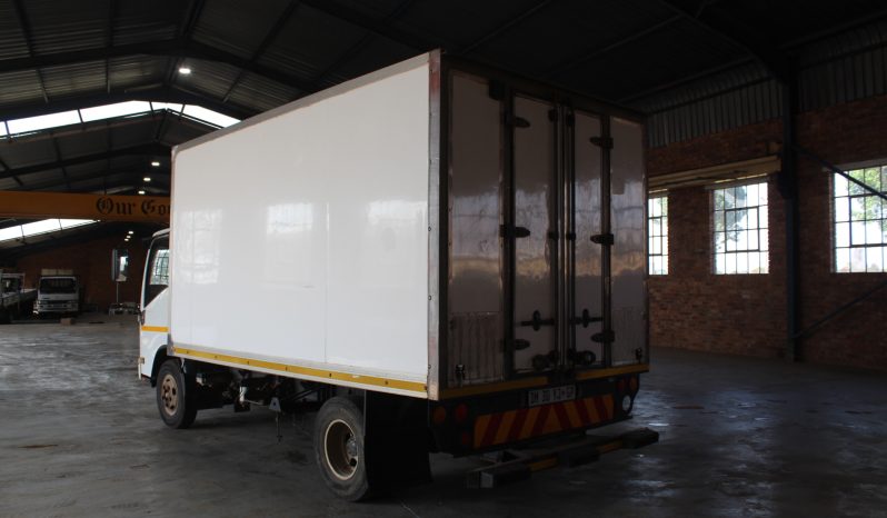 
								2014 ISUZU NMR 250 WITH CLOSED BODY full									