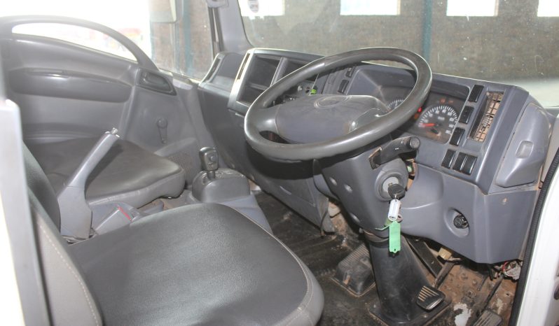 
								2014 ISUZU NMR 250 WITH CLOSED BODY full									