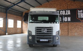 2014 VW CONSTELLATION 17.250 WITH CLOSED BODY