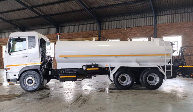 2012 NISSAN UD 330  16000L WATER TANKER